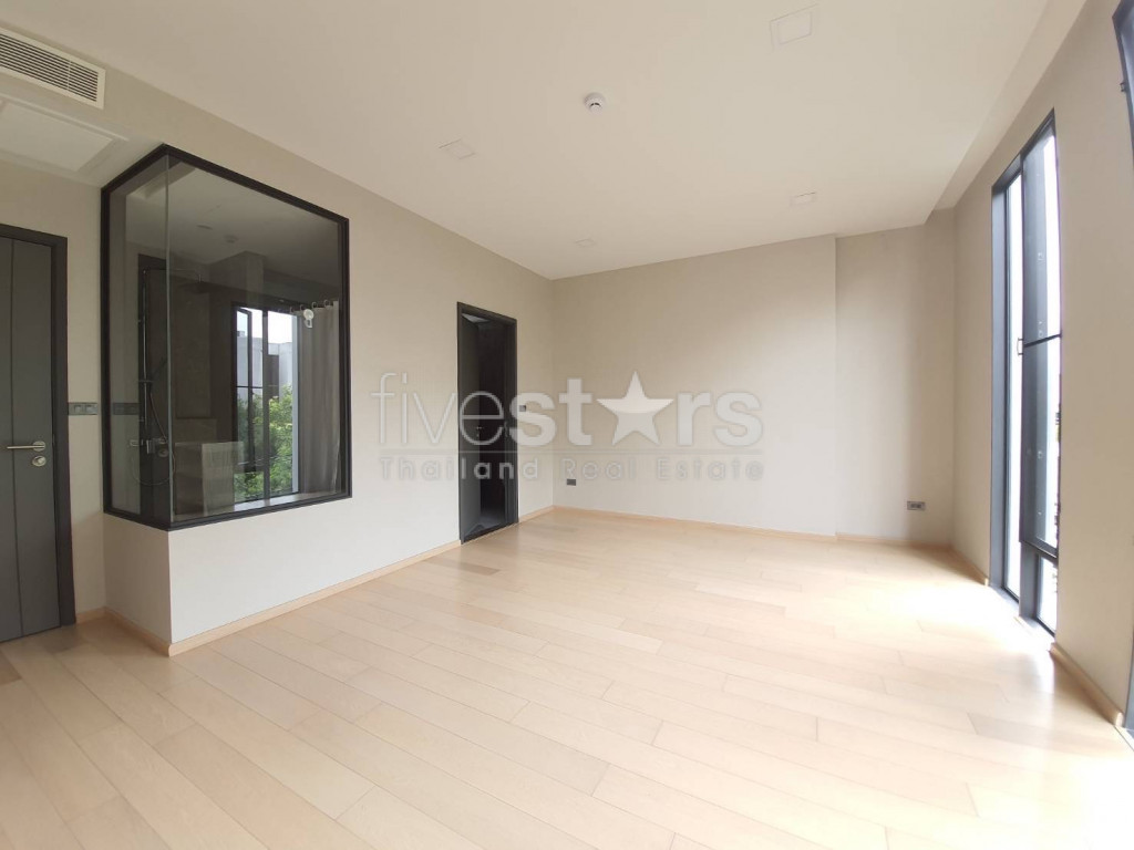 Condo de faible hauteur de 2 chambres à vendre situé à Soi Soonvijai, photo 8