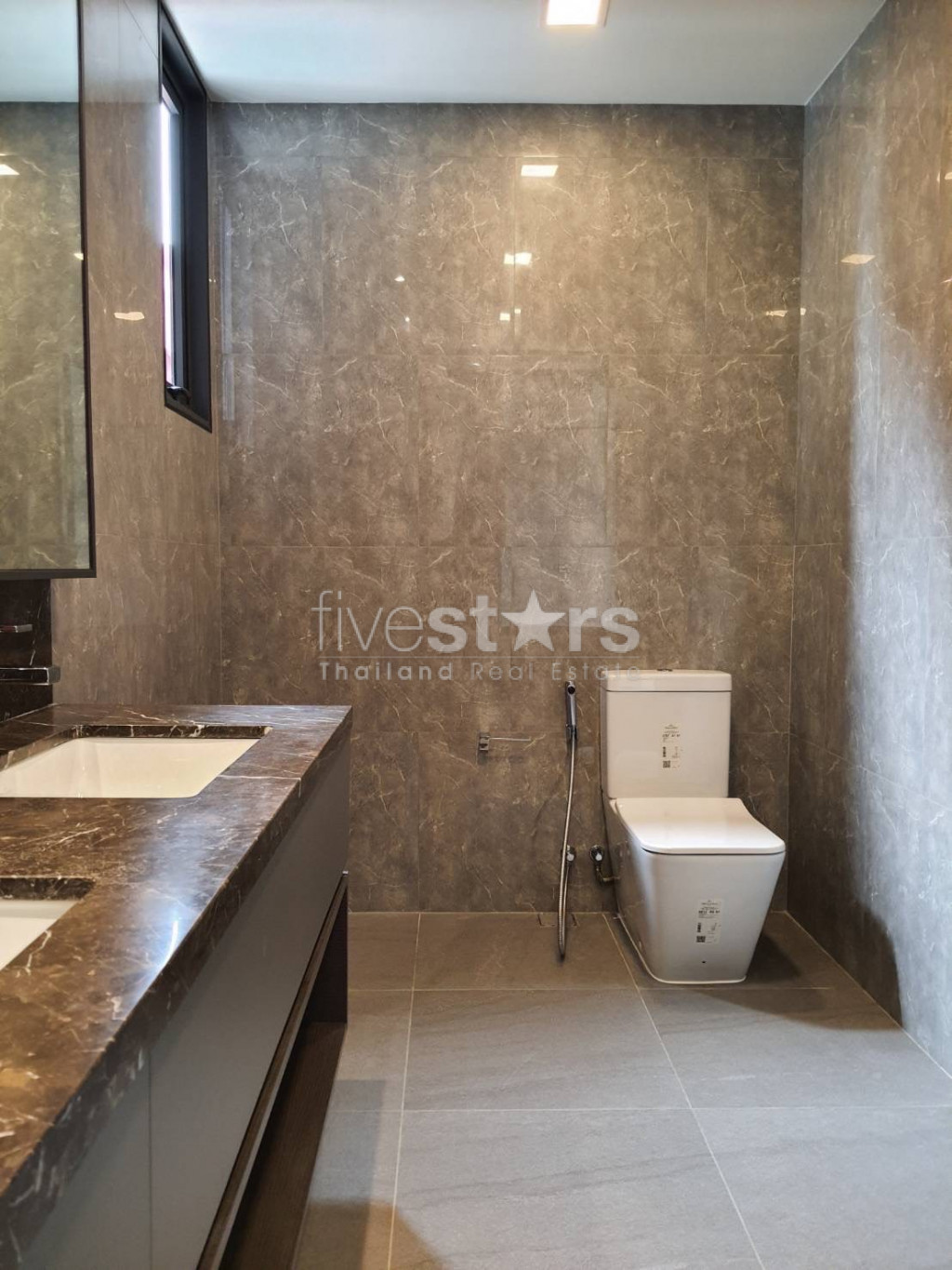 Condo de faible hauteur de 2 chambres à vendre situé à Soi Soonvijai, photo 14