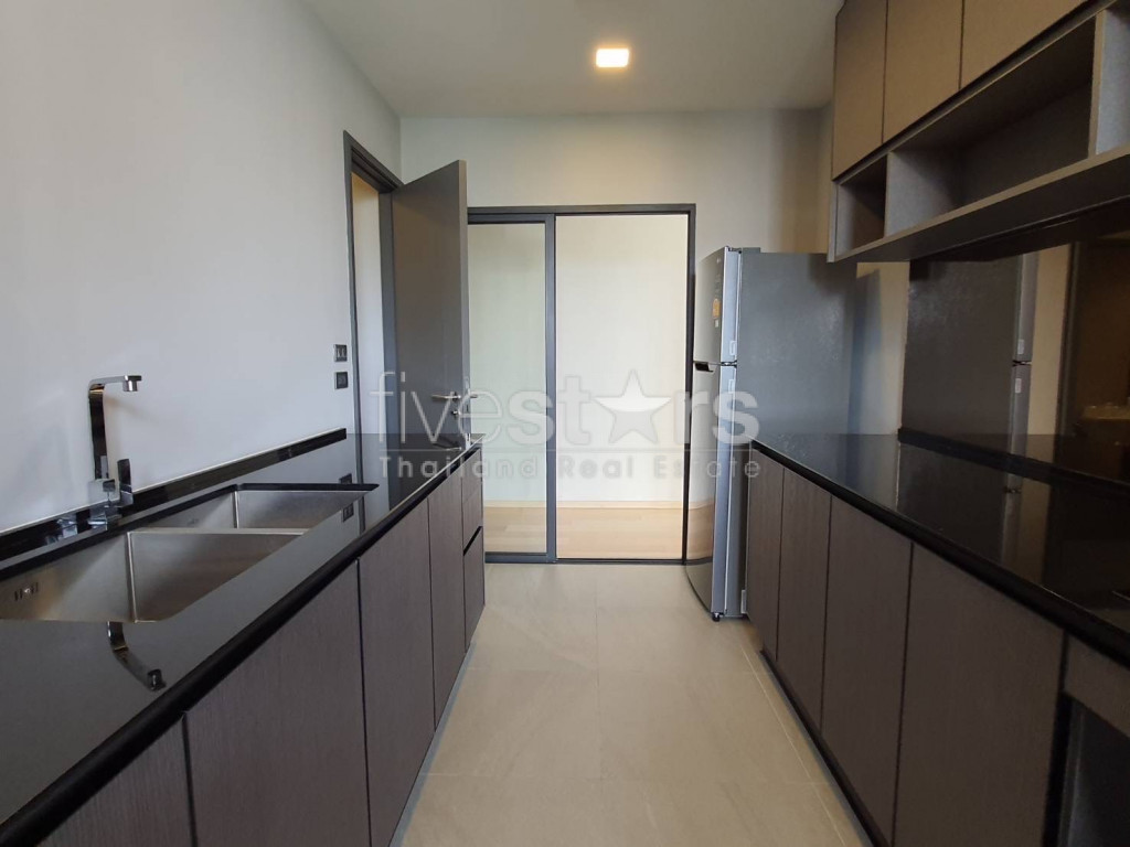 Condo de faible hauteur de 2 chambres à vendre situé à Soi Soonvijai, photo 3