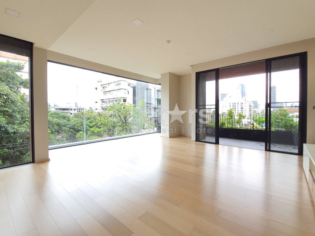 Condo de faible hauteur de 2 chambres à vendre situé à Soi Soonvijai
