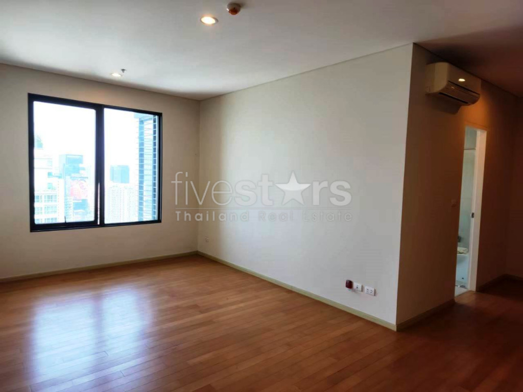 Condo duplex de 4 chambres au dernier étage à louer à proximité de la station MRT Phetchaburi, photo 5