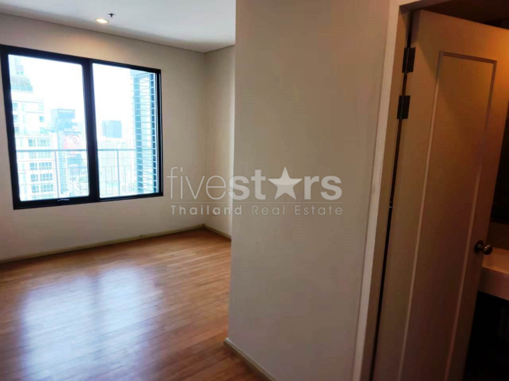 Condo duplex de 4 chambres au dernier étage à louer à proximité de la station MRT Phetchaburi, photo 7