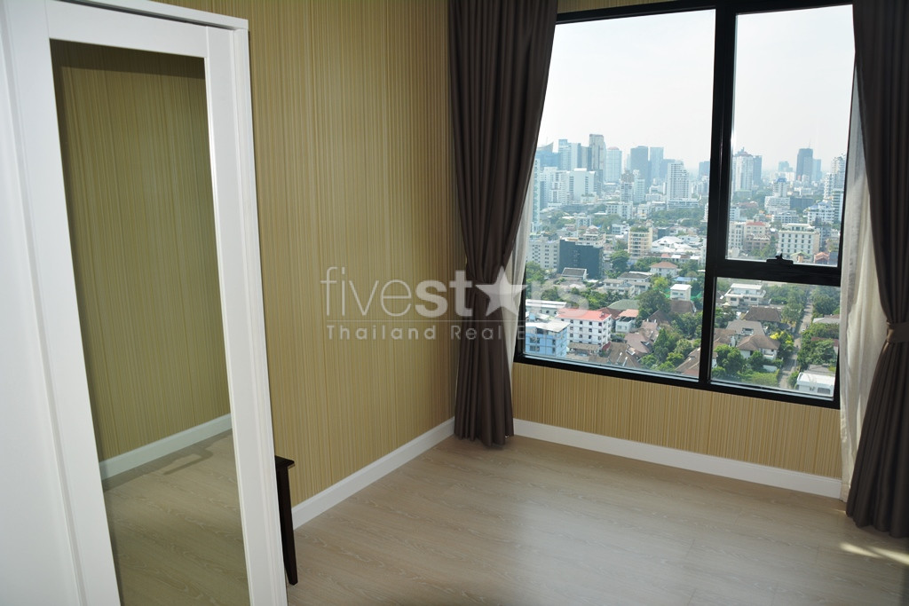 Appartement d'angle 3 chambres quartier Petchaburi-Thonglor, photo 16