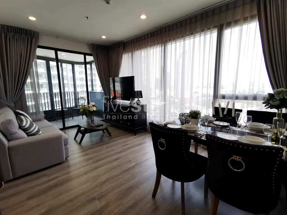 Modern 2 bedrooms condo for rent near MRT Petchaburi