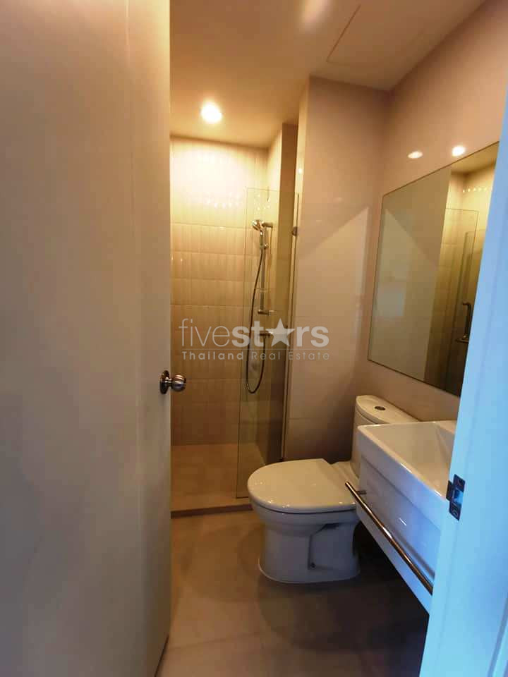 Appartement moderne de 2 chambres à louer près du MRT Petchaburi, photo 6
