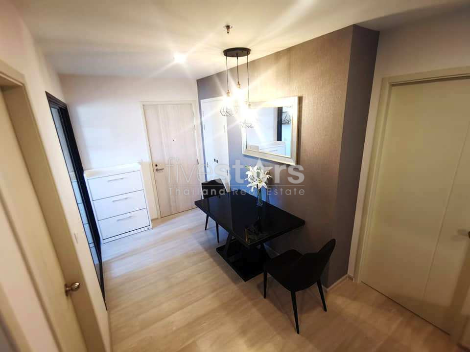 Appartement moderne de 2 chambres à louer près du MRT Petchaburi, photo 3