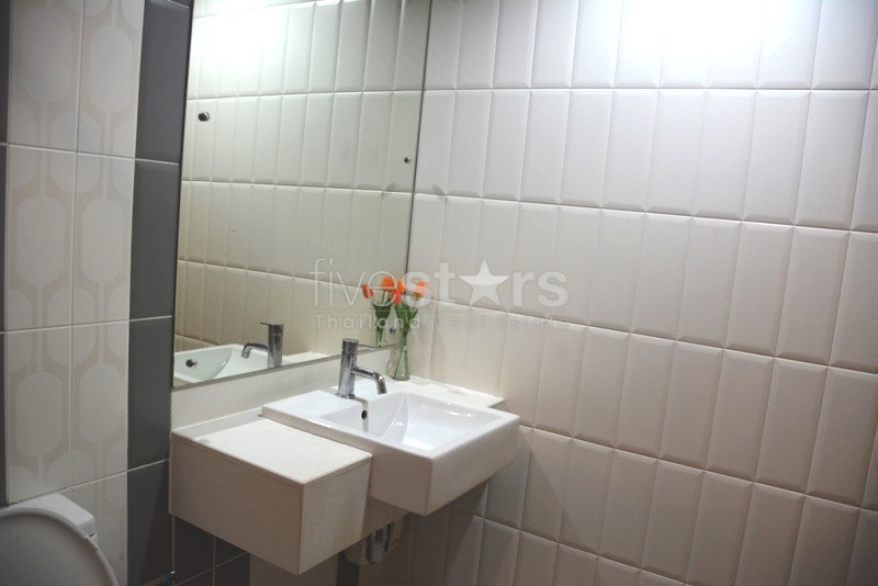 Spacious 1-bedroom condo in Petchaburi-Nana area, photo 13
