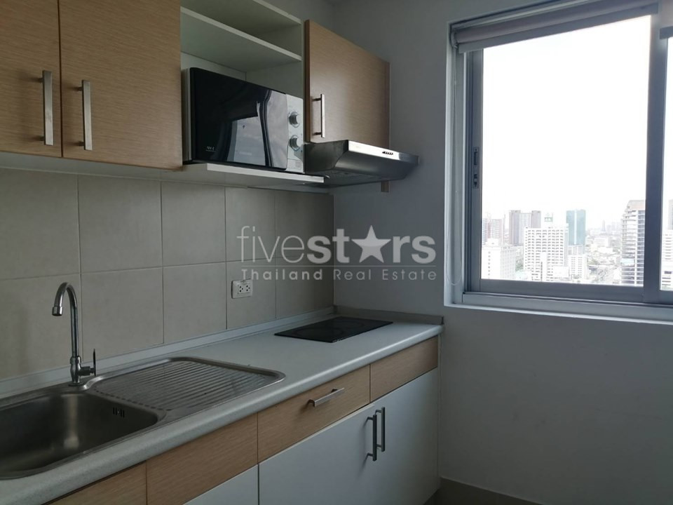 Appartement de 2 chambres à louer sur la rue Petchaburi, photo 3