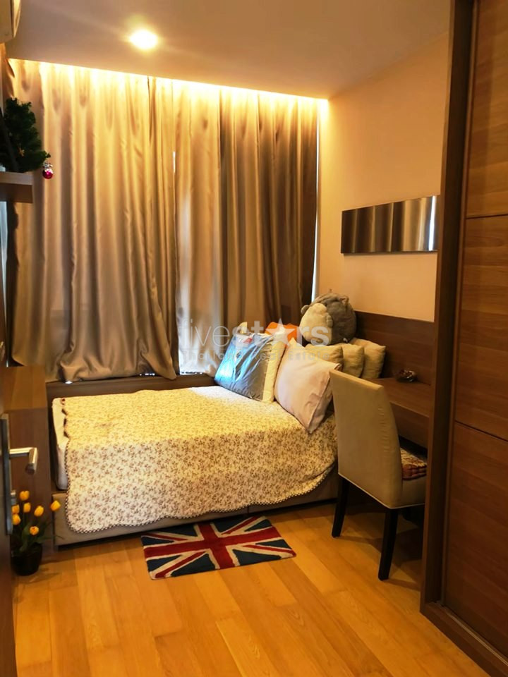 Condo de 2 chambres à coucher à l'étage supérieur à louer près de MRT Petchaburi, photo 6
