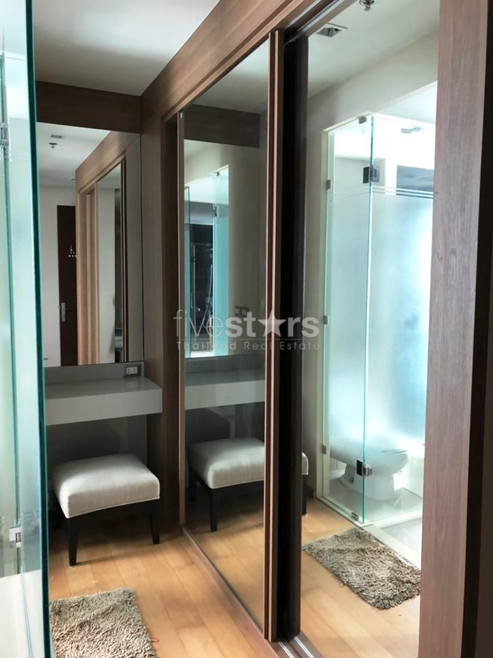 Condo de 2 chambres à coucher à l'étage supérieur à louer près de MRT Petchaburi, photo 7