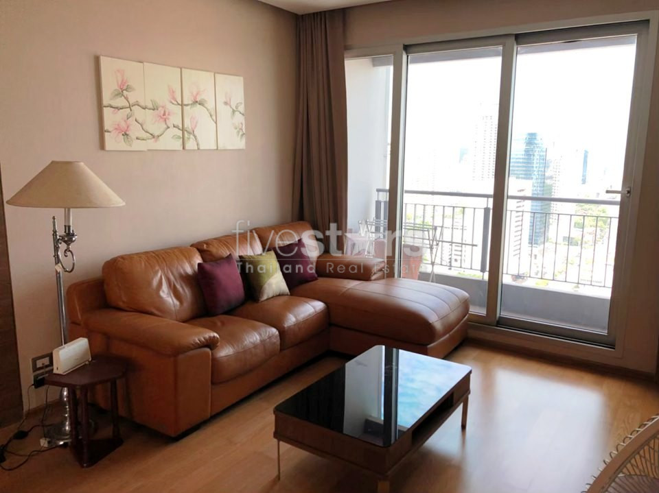 Condo de 2 chambres à coucher à l'étage supérieur à louer près de MRT Petchaburi, photo 2