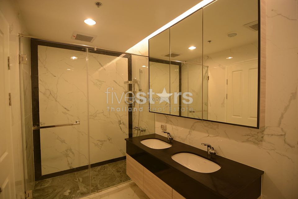 Unique 2 bedrooms condo for rent near MRT Phraram 9, photo 12