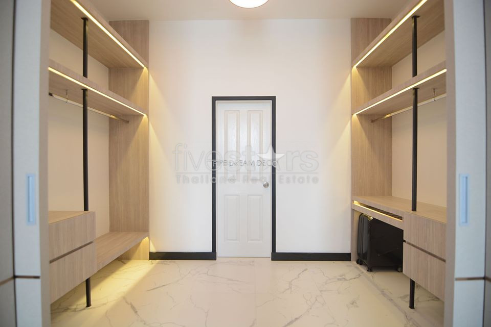 Unique 2 bedrooms condo for rent near MRT Phraram 9, photo 7