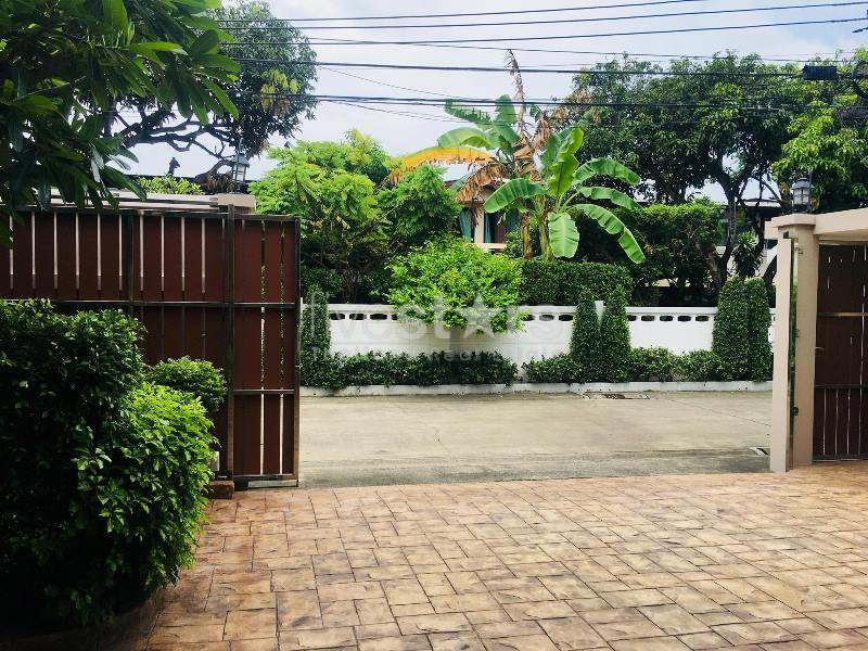 3 bedrooms stand alone house for rent in Rama 9, photo 3