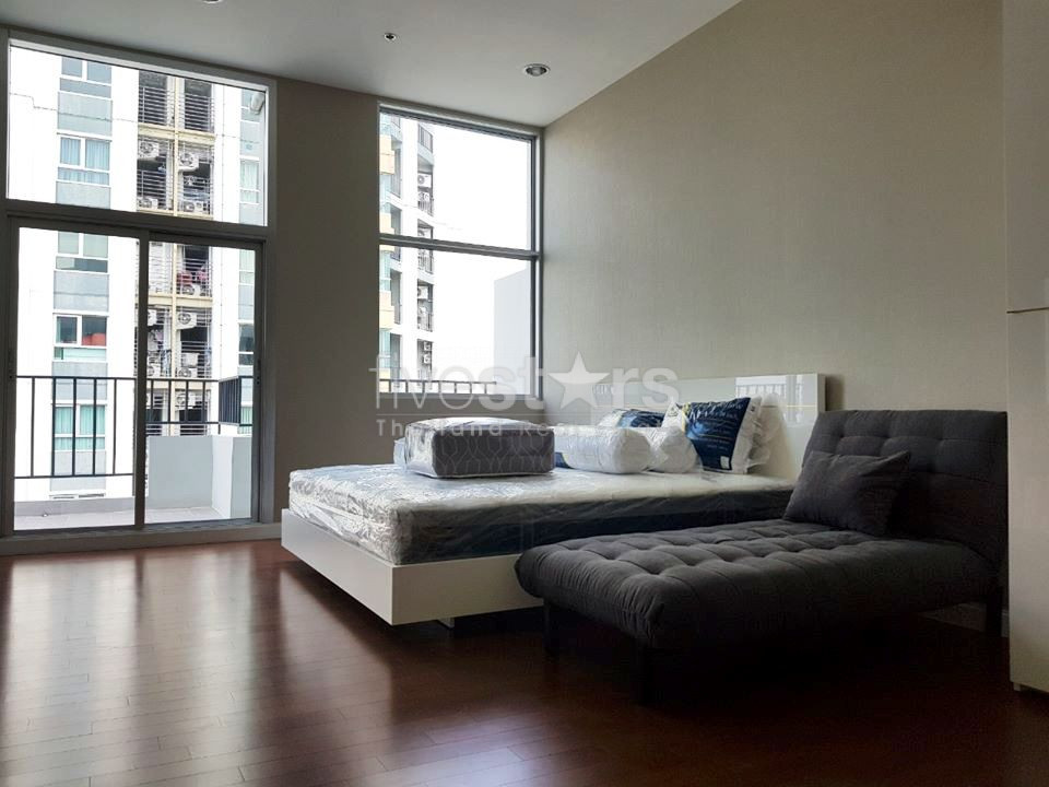 Penthouse 3 bedrooms condo for rent near MRT Phraram9, photo 4