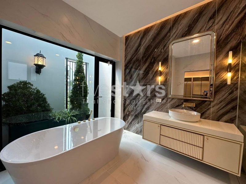 Luxury House 5-Bedroom for sale  in Rama 9-Krungthepkreetha, photo 9