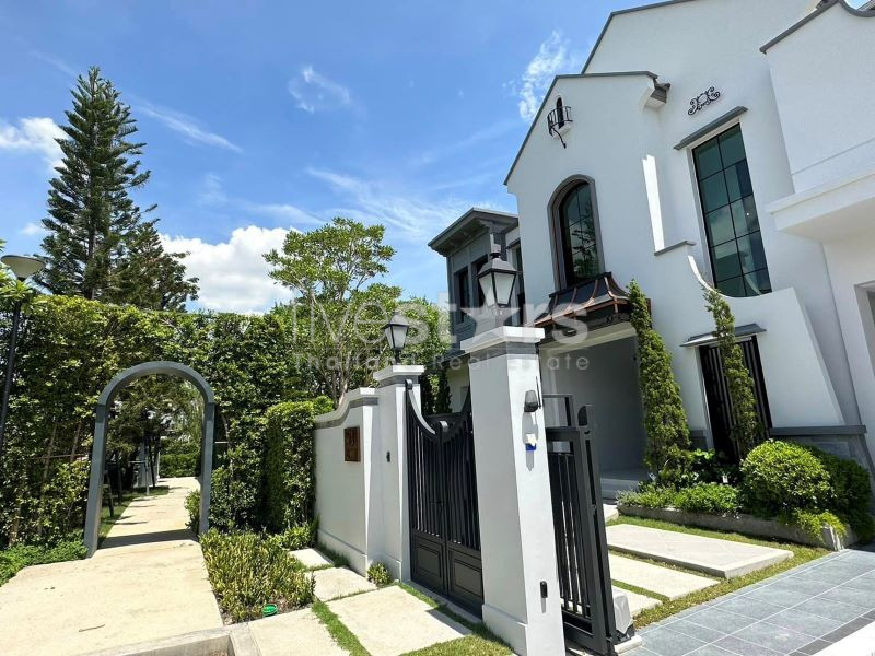 Luxury House 5-Bedroom for sale  in Rama 9-Krungthepkreetha