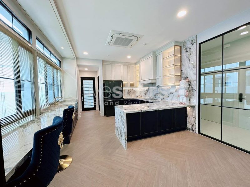 Luxury House 5-Bedroom for sale  in Rama 9-Krungthepkreetha, photo 8