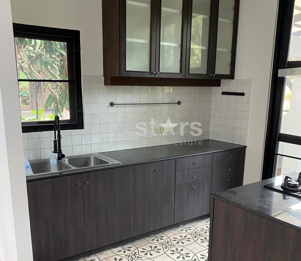 Maison individuelle grand jardin sur Soonvijai - Rama 9, photo 4