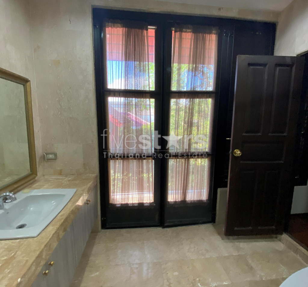 Maison individuelle grand jardin sur Soonvijai - Rama 9, photo 6