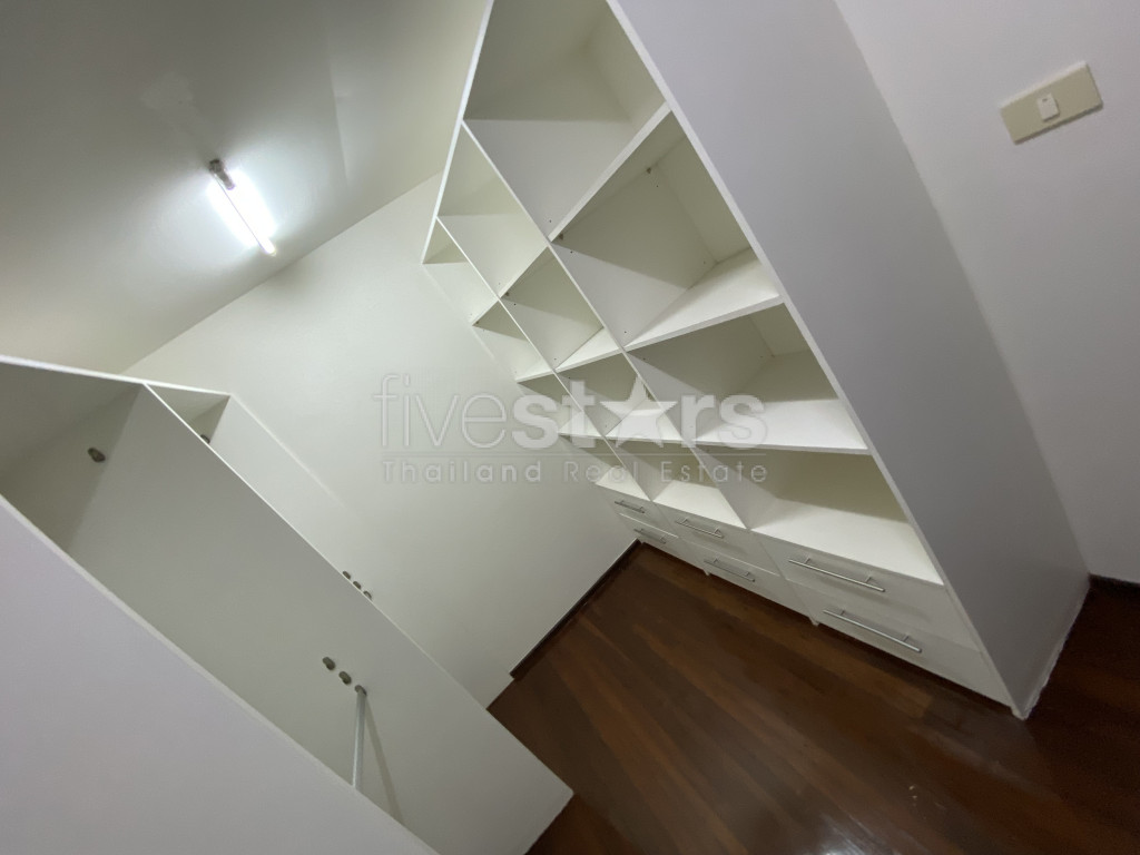 Maison individuelle grand jardin sur Soonvijai - Rama 9, photo 7