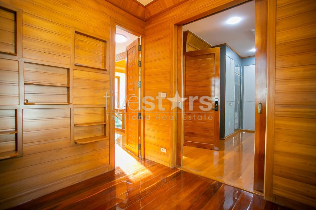 Sigle house with wide yard for sale located Sutthisan MRT station, photo 11