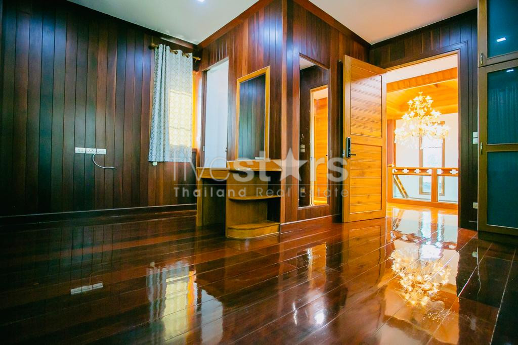 Sigle house with wide yard for sale located Sutthisan MRT station, photo 10