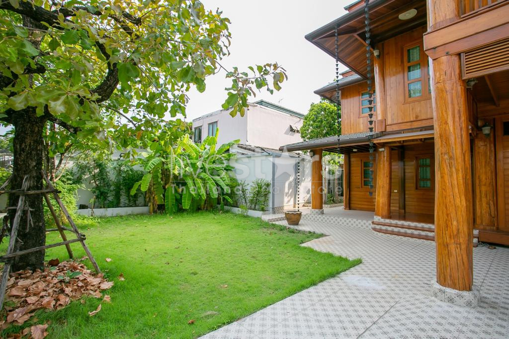 Sigle house with wide yard for sale located Sutthisan MRT station, photo 4