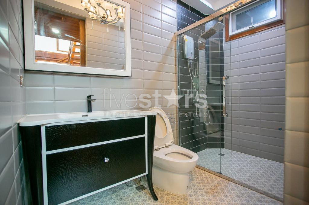 Sigle house with wide yard for sale located Sutthisan MRT station, photo 18