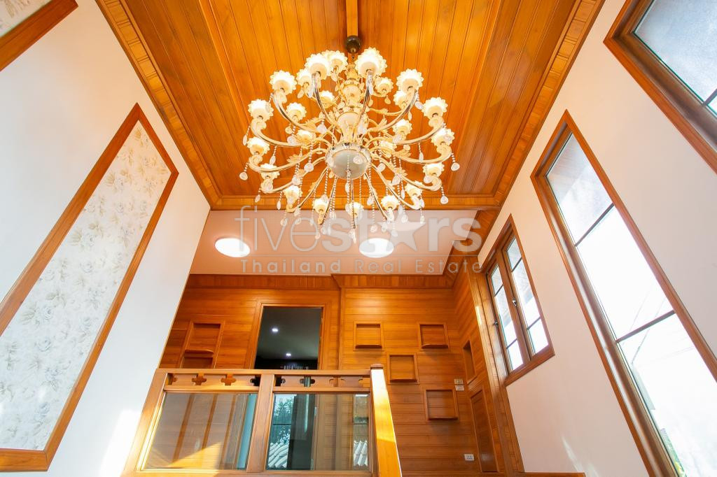 Sigle house with wide yard for sale located Sutthisan MRT station, photo 9