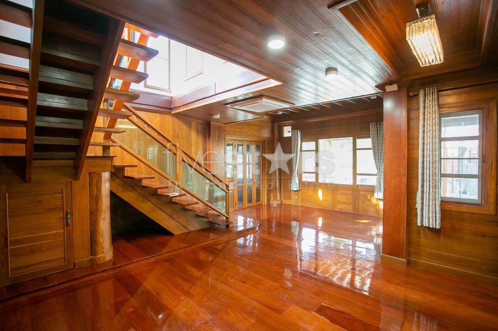 Sigle house with wide yard for sale located Sutthisan MRT station, photo 8