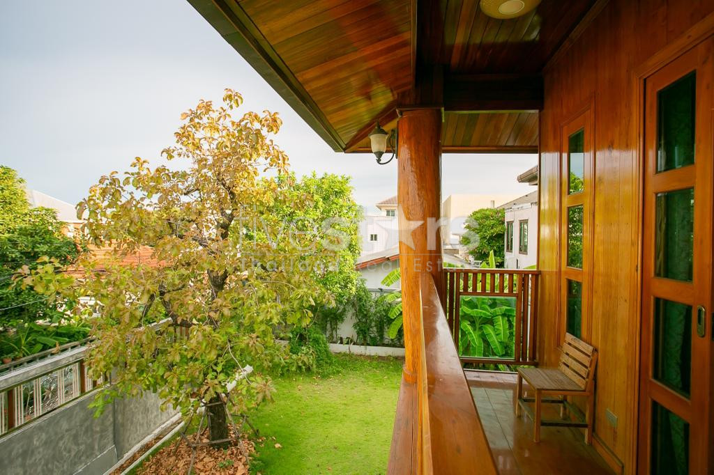 Sigle house with wide yard for sale located Sutthisan MRT station, photo 15