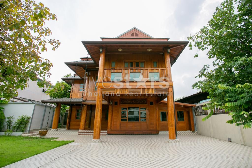 Sigle house with wide yard for sale located Sutthisan MRT station, photo 7