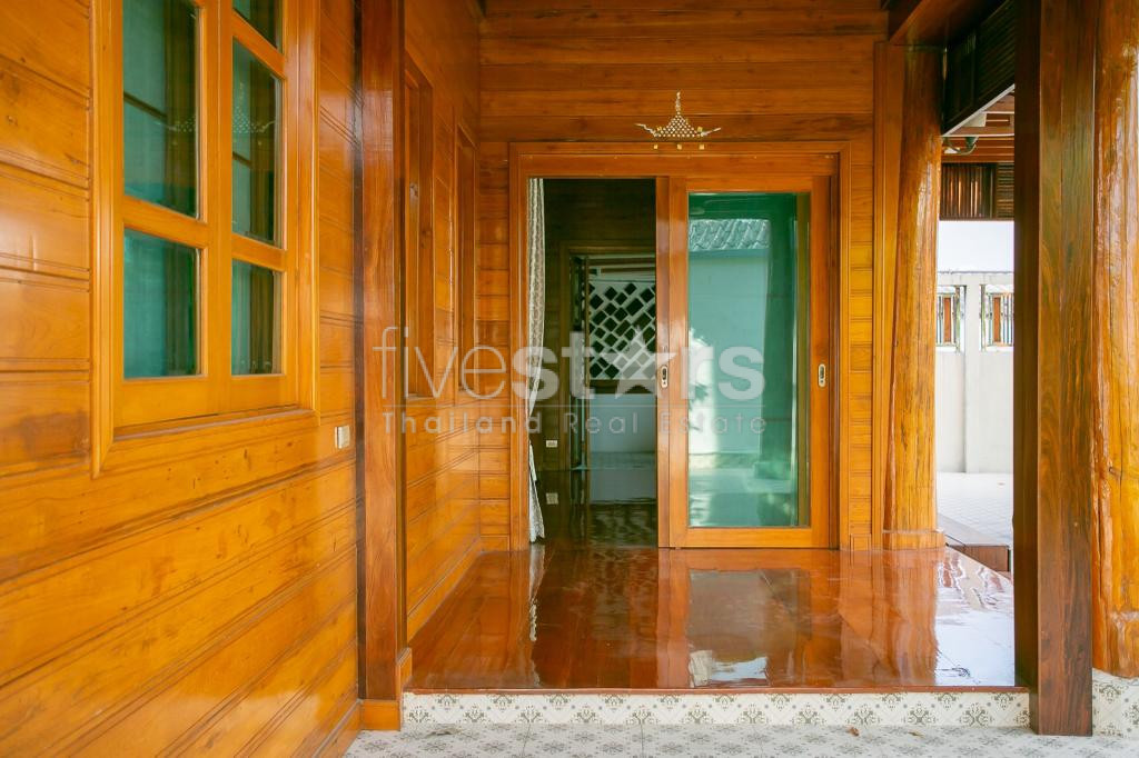 Sigle house with wide yard for sale located Sutthisan MRT station, photo 5