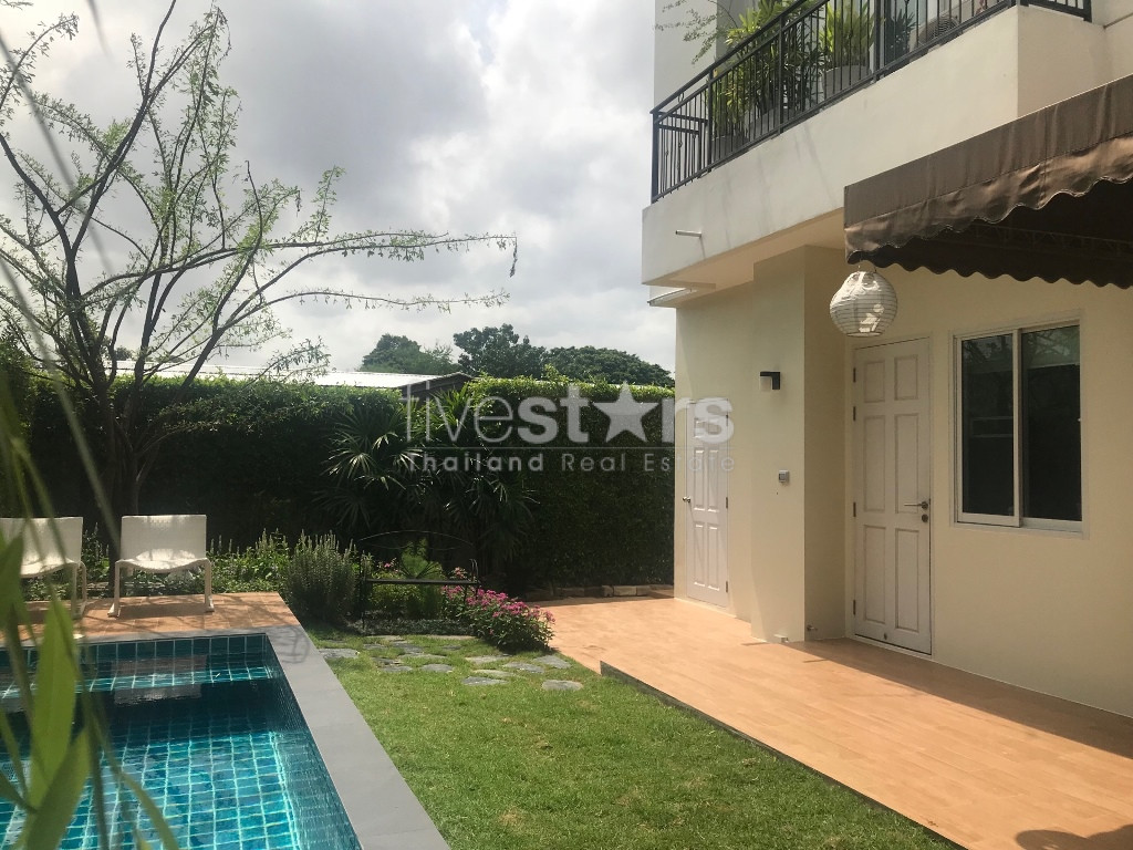 Maison avec piscine à louer dans le quartier Ekamai