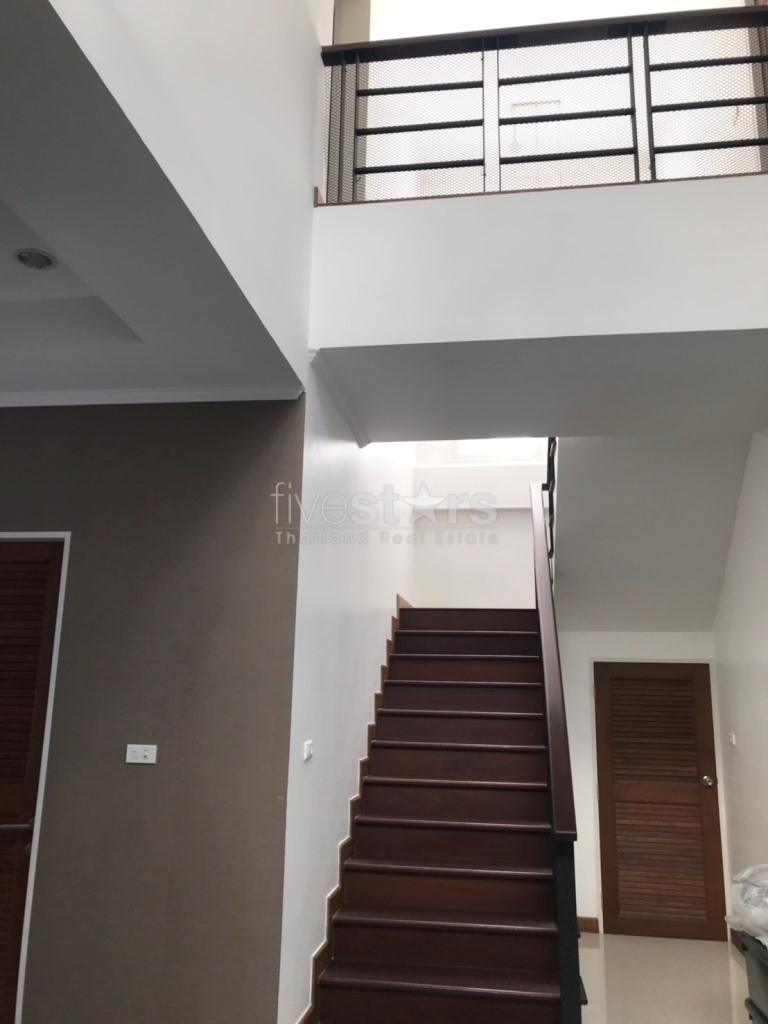 Maison avec piscine à louer dans le quartier Ekamai, photo 5