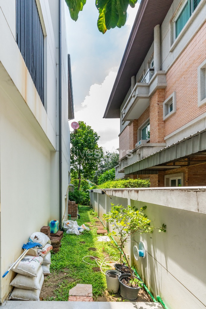 maison à louer dans l'enceinte de Ramkamhaeng 24, photo 7