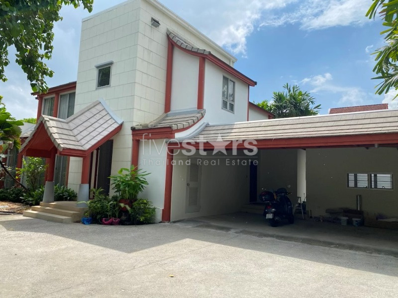 Maison de 4 chambres avec piscine privée à louer sur Soi Soonvijai, photo 2