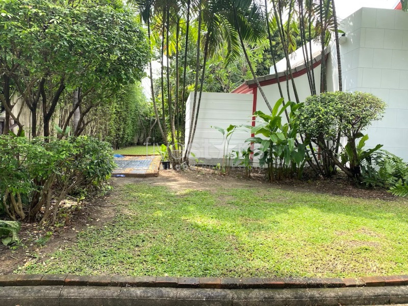 Maison de 4 chambres avec piscine privée à louer sur Soi Soonvijai, photo 17