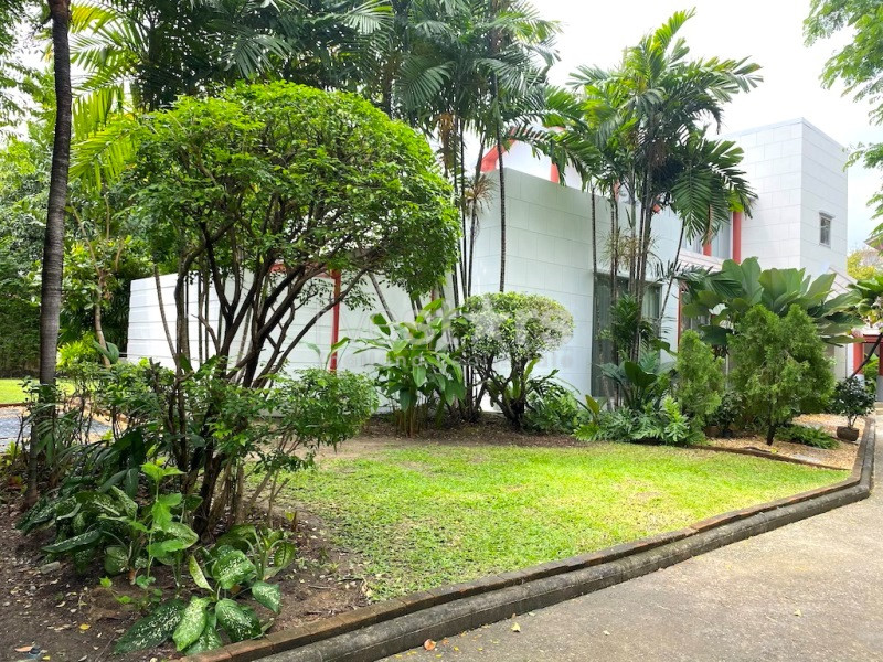 Maison de 4 chambres avec piscine privée à louer sur Soi Soonvijai, photo 13