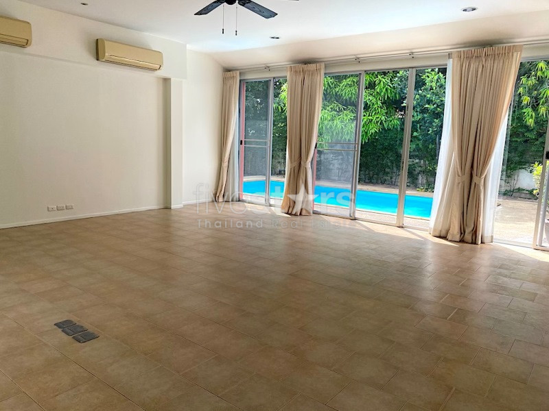 Maison de 4 chambres avec piscine privée à louer sur Soi Soonvijai, photo 6