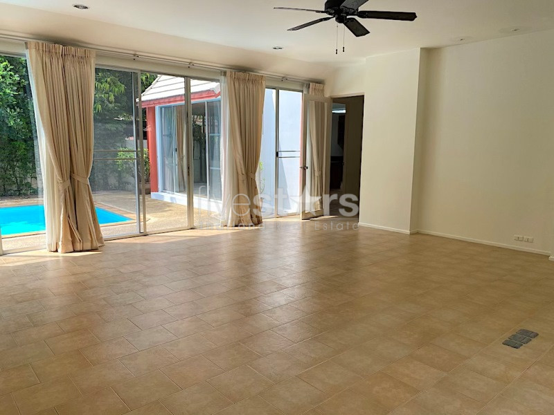 Maison de 4 chambres avec piscine privée à louer sur Soi Soonvijai, photo 4