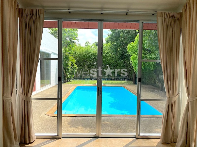 Maison de 4 chambres avec piscine privée à louer sur Soi Soonvijai, photo 16