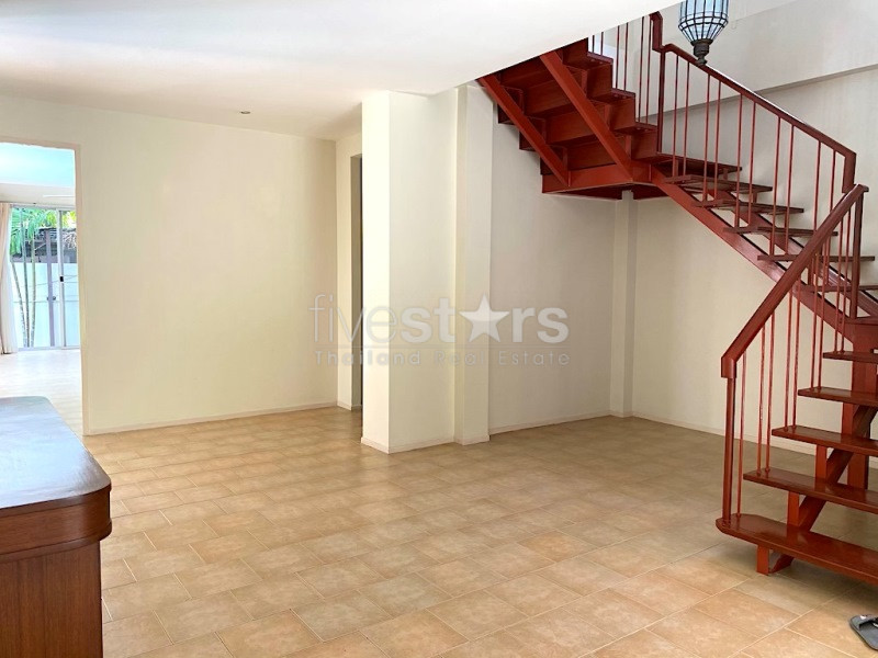 Maison de 4 chambres avec piscine privée à louer sur Soi Soonvijai, photo 8