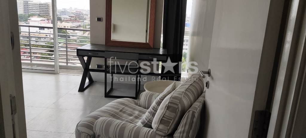 Condo de 2 chambres à louer sur Phahonyothin, photo 3