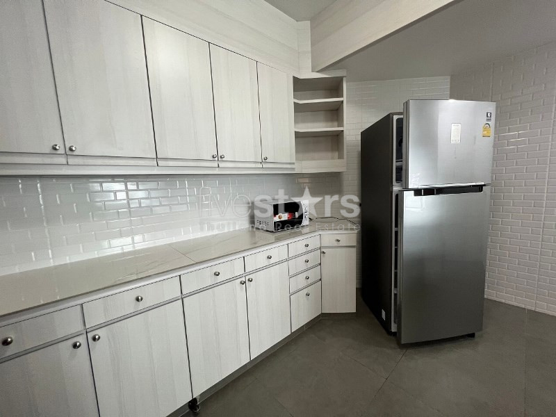 Appartement de 3 chambres acceptant les animaux à louer sur Phrom Phong, photo 10