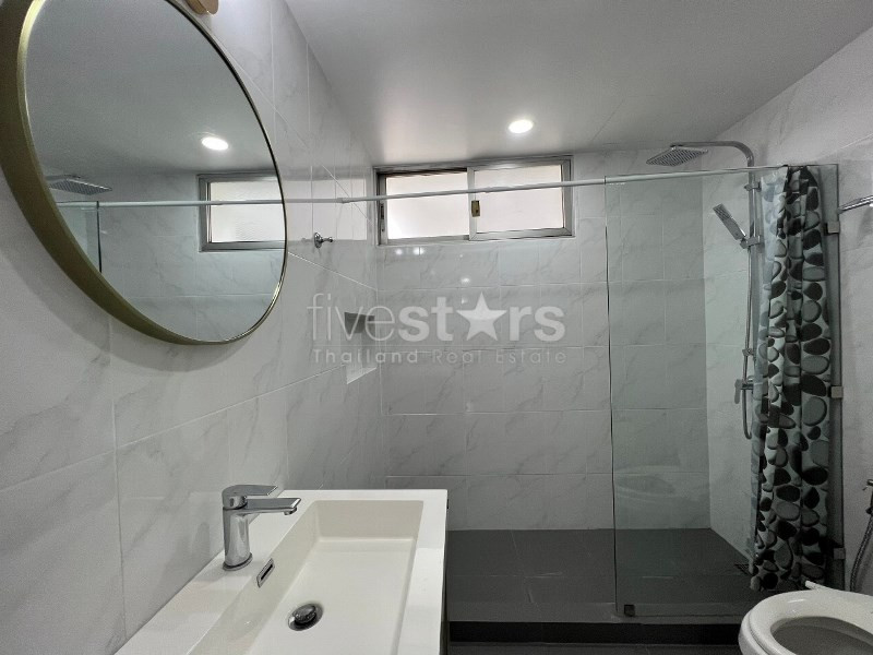 Appartement de 3 chambres acceptant les animaux à louer sur Phrom Phong, photo 17