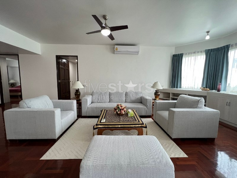 Appartement de 3 chambres acceptant les animaux à louer sur Phrom Phong