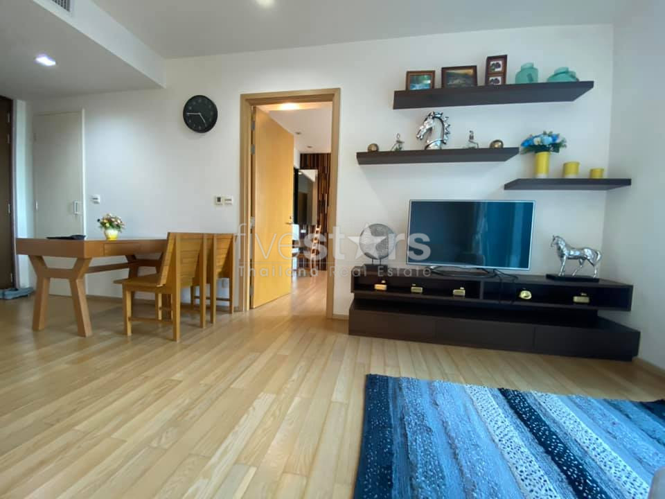 Large 1 bedroom condo for rent near BTS Thonglor