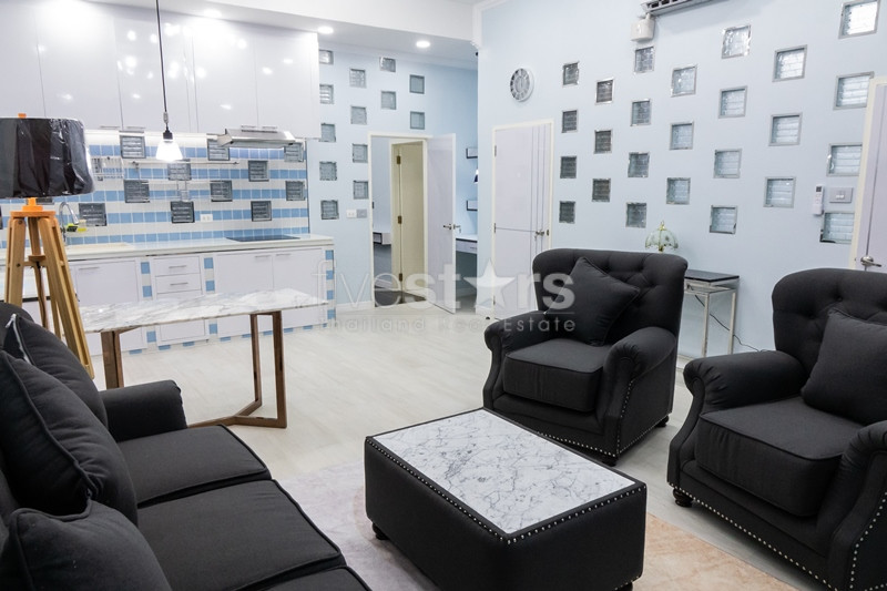 2 chambres récemment entièrement rénovées à vendre sur Phrom Phong